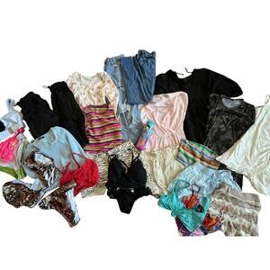 26-Piece Women’s/Teen Clothing Lot – Size Small and Medium